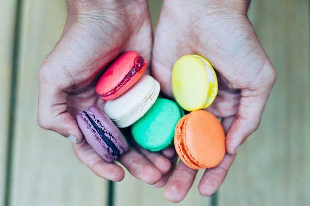 【色でわかる深層心理】ドレス選びの参考に！あなたは何色？