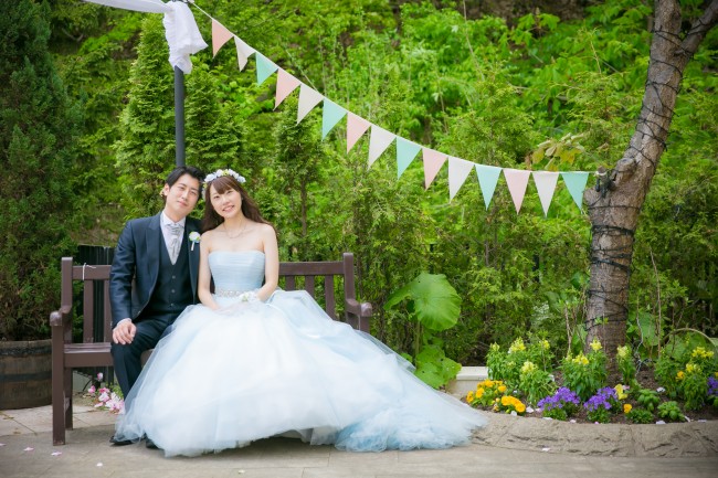 ガーデンウエディング|バレーブルー|チュールのドレス|花かんむり