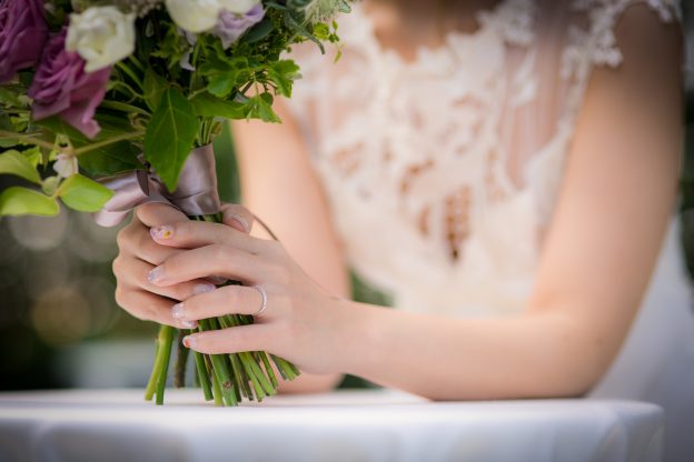 クラッチブーケ|グランマニエのウエディングドレス