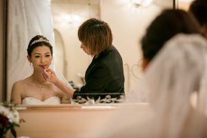 お支度ショット｜グランマニエの花嫁