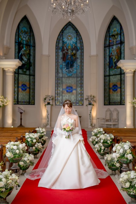 グランマニエのウエディングドレス｜ローズガーデンクライスト教会