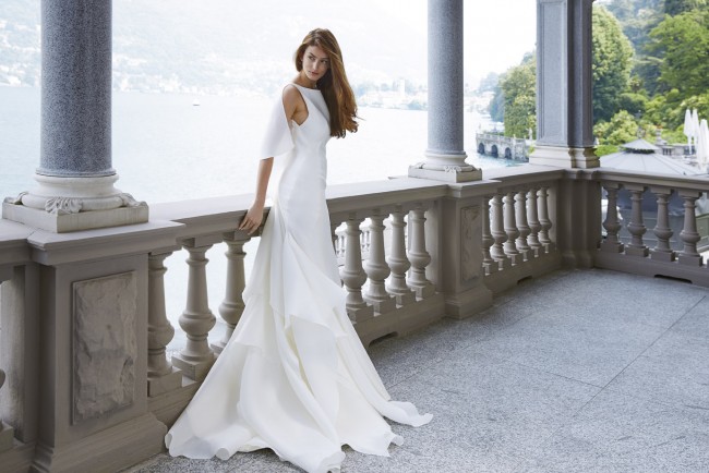 【ビアンカ】高級感と高貴な印象を与えるウエディングドレスを展示