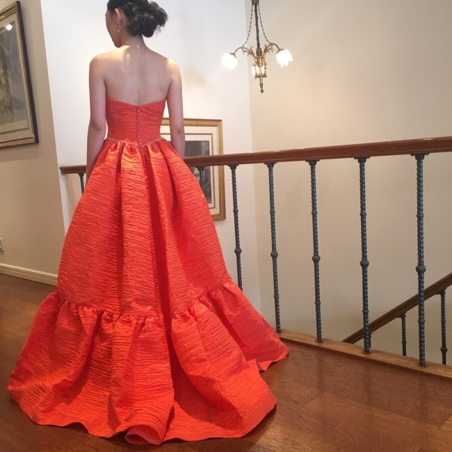 グランマニエのカラードレス｜新作カラードレス｜オレンジのドレス｜個性的なドレス