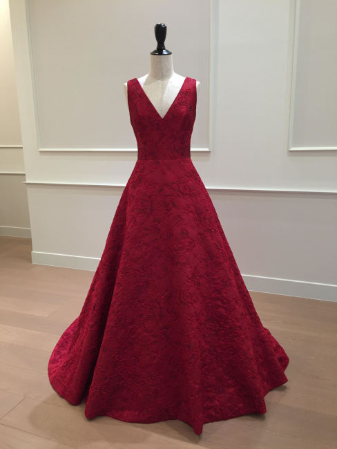 DALI【ダリ】セレブのように堂々と着こなしたい華麗な真紅のカラードレス