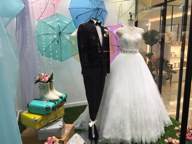 【エーダ】チュール素材に花柄のプリントスカートの大人可愛いドレスを展示