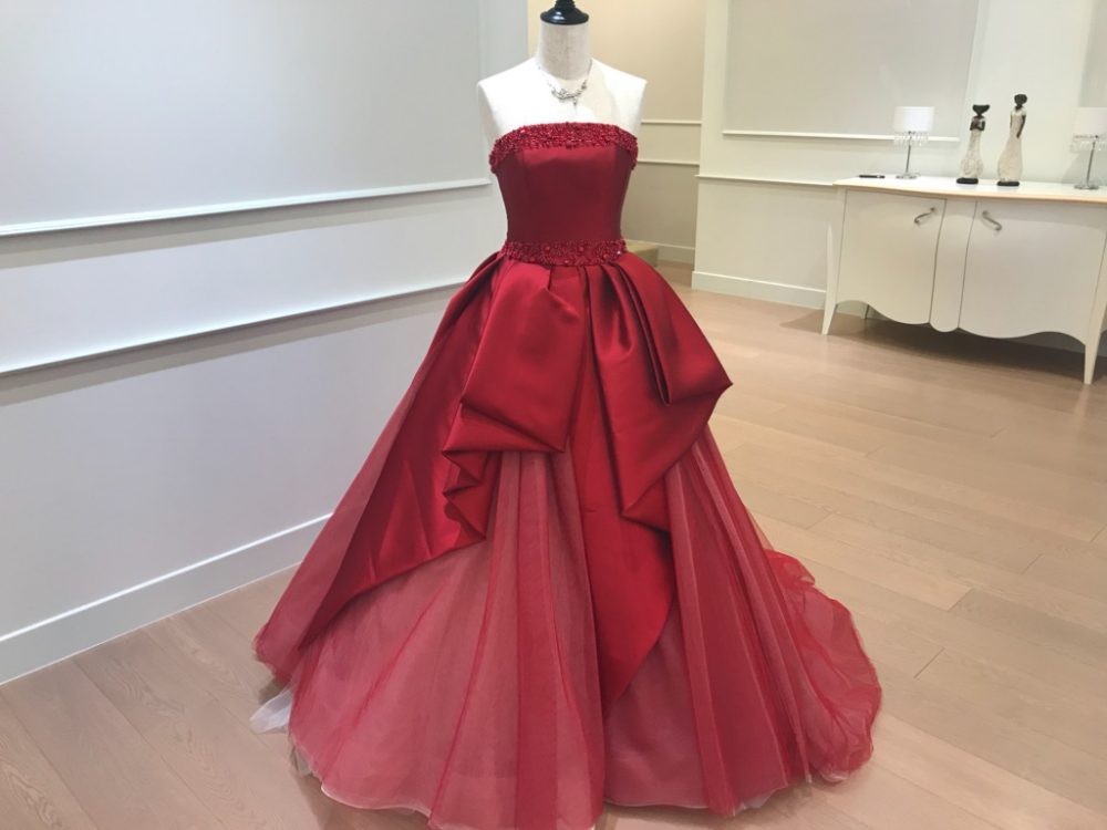 【新作ドレス・ムゲット】華麗な真紅のカラードレスが届きました
