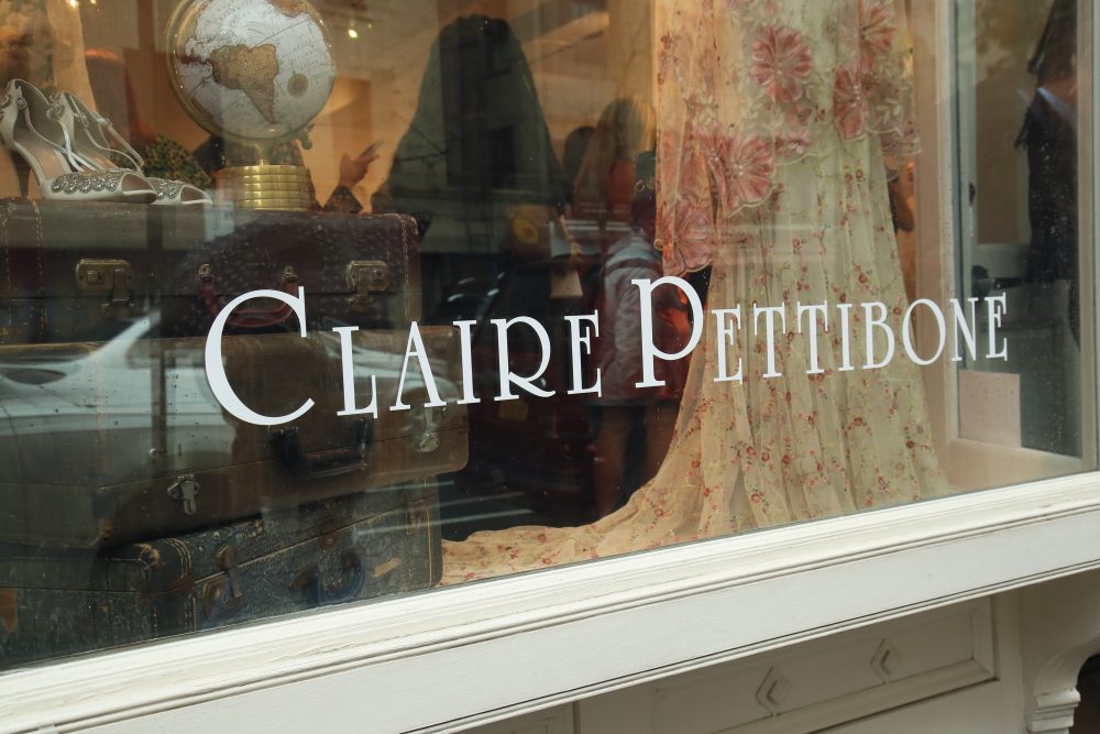 【Claire Pettibone】デコルテを飾る美しい刺繍ドレス特集