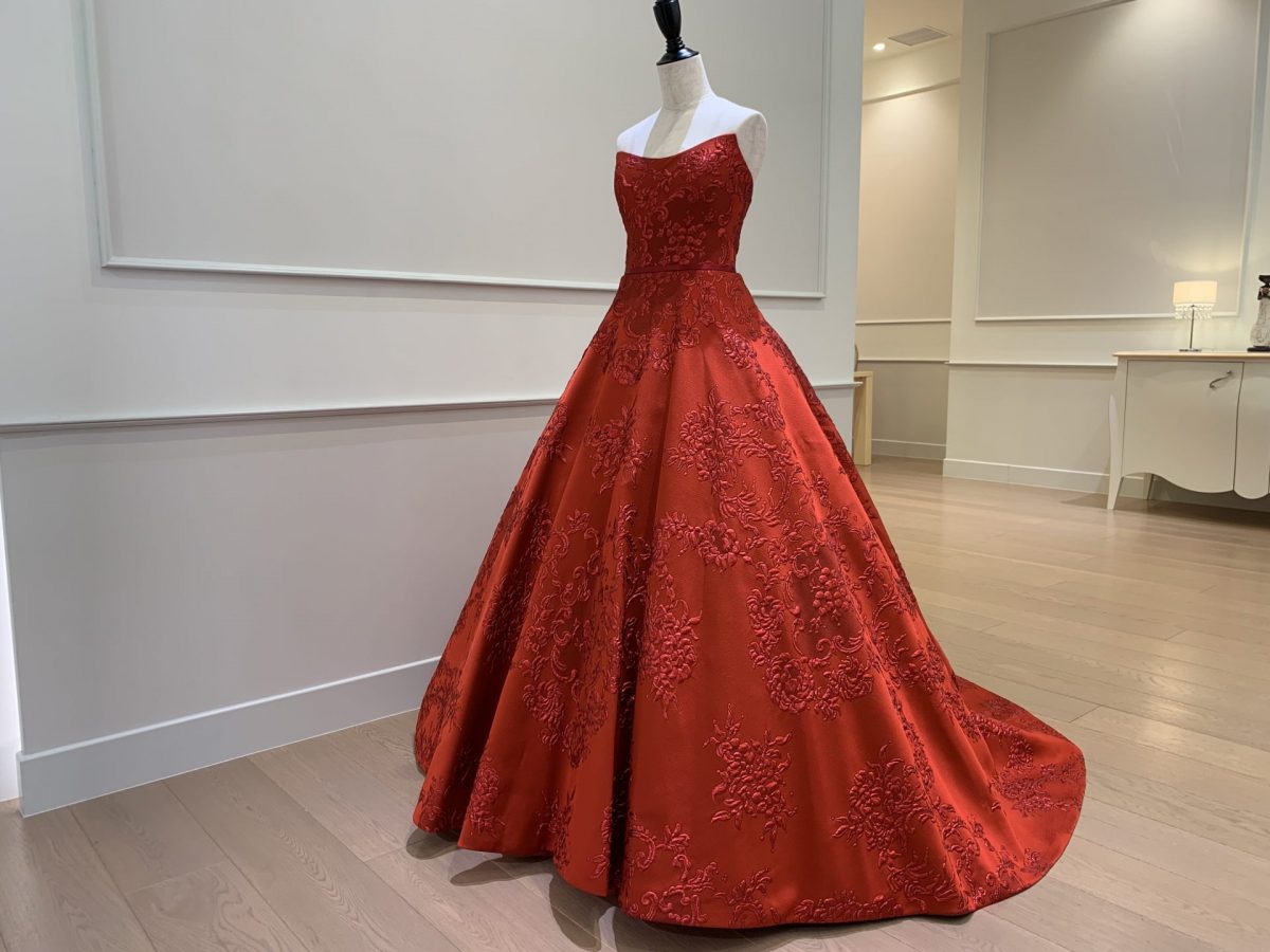 【新作ドレス・ヴィエナレッド】インパクト抜群の深紅のドレス