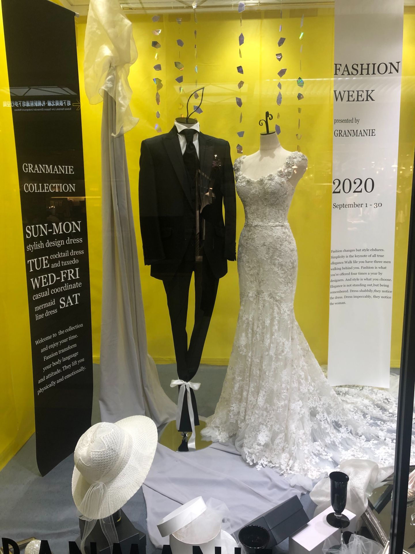 LAURA | NETTA BEN SHABU | granmanie | wedding dress | display