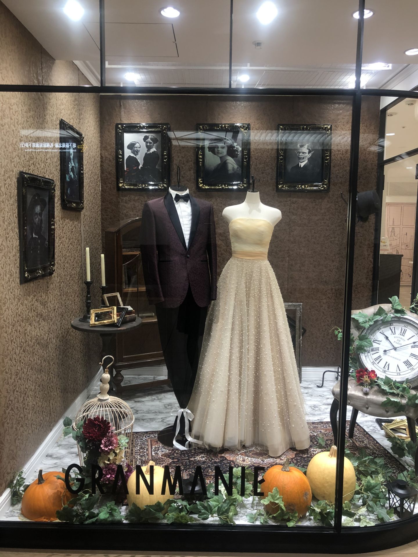 JULIA Gold | RUBIN SINGER | granmanie | wedding dress | display