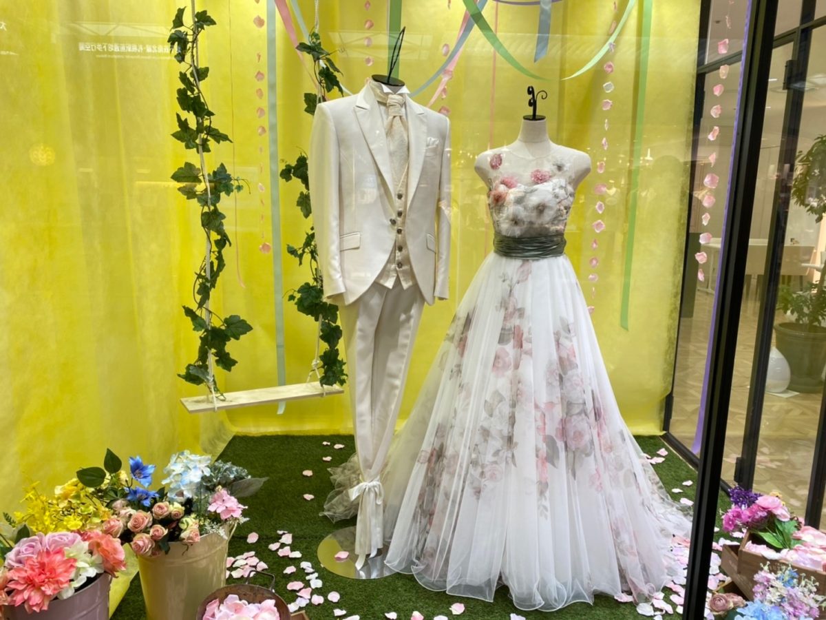 【Display of AuroraTown】CYNTHIA～軽やかなチュールに描かれている花柄が華やかなドレスを展示